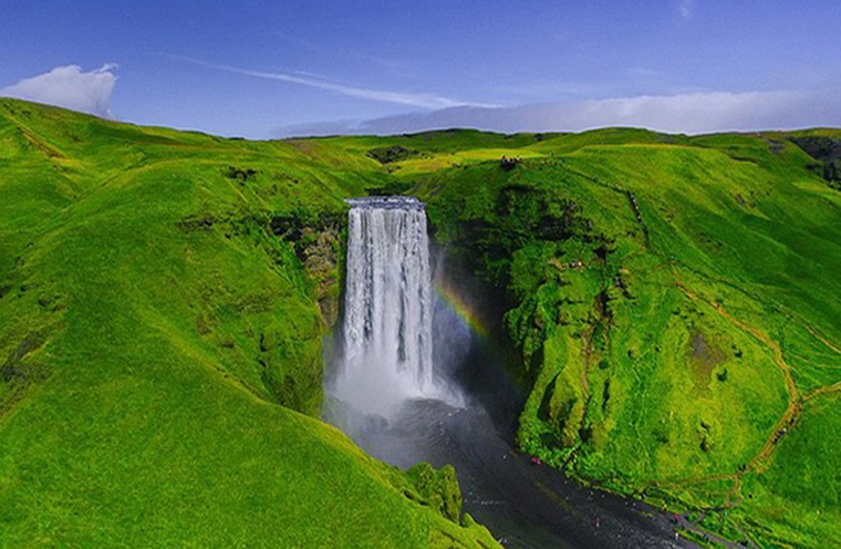 绿茵遍野 无人机惊艳俯拍《权力的游戏》取景地